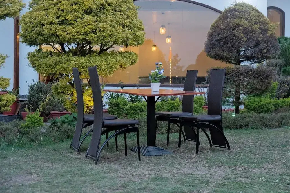 The Luv Hill Hotel And Cafe