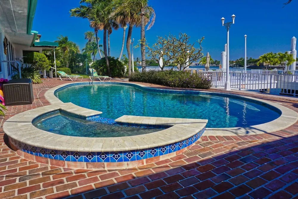 Pass-a-grille Boutique Resort by TechTravel