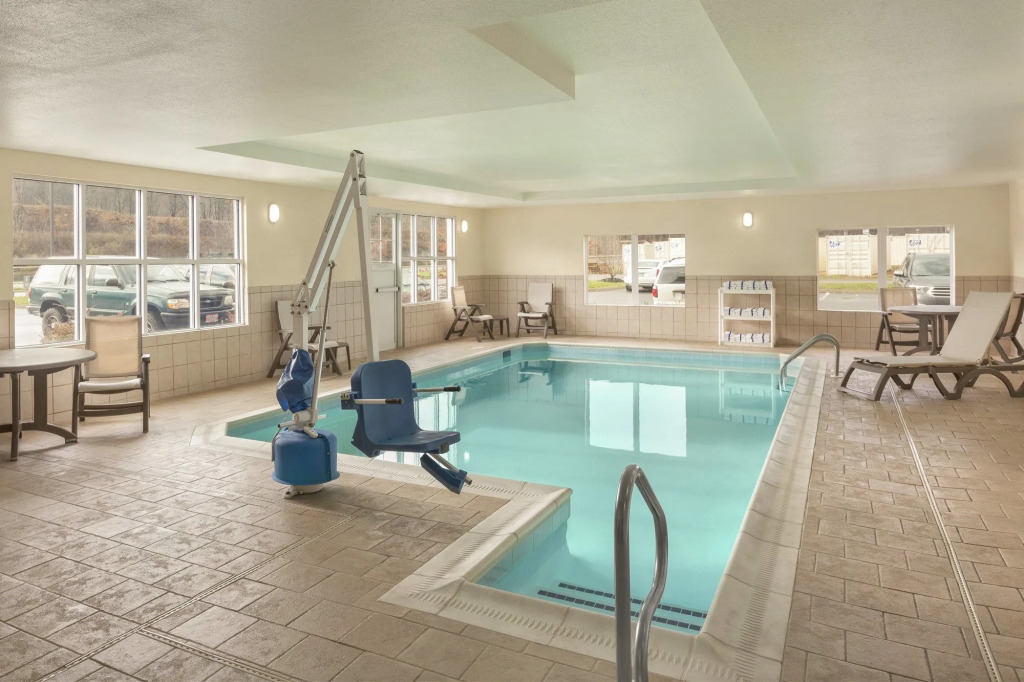 Country Inn & Suites by Radisson, Princeton, WV