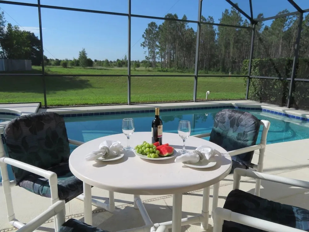 South Facing Pool With no Rear Neighbours Close to Disney