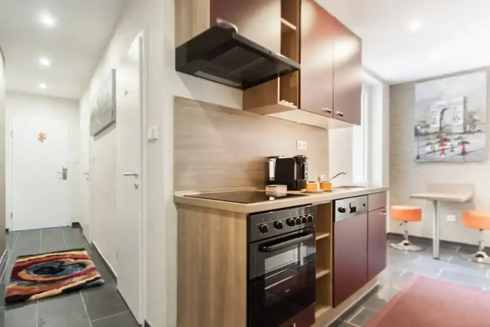 Stay-Inn Boardinghouse