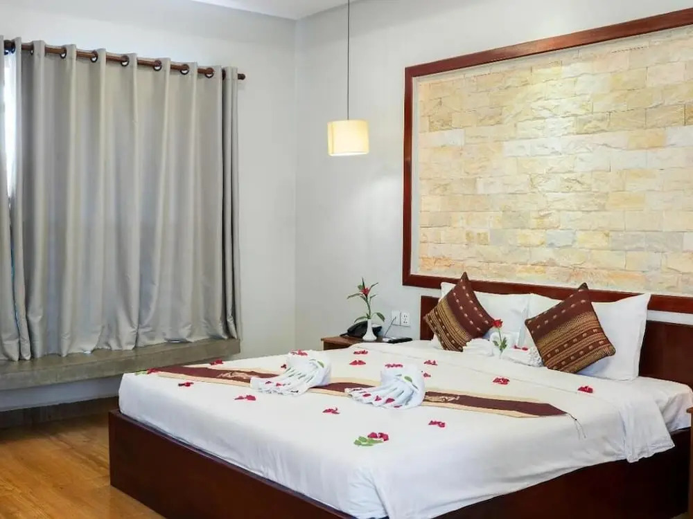 Nice Room for 2 in Hotel Historical Style Angkor