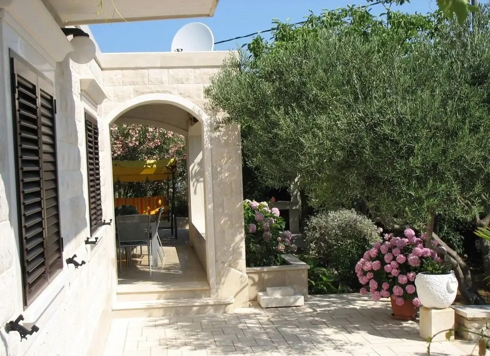 Zlatna - With Beautiful Garden - H