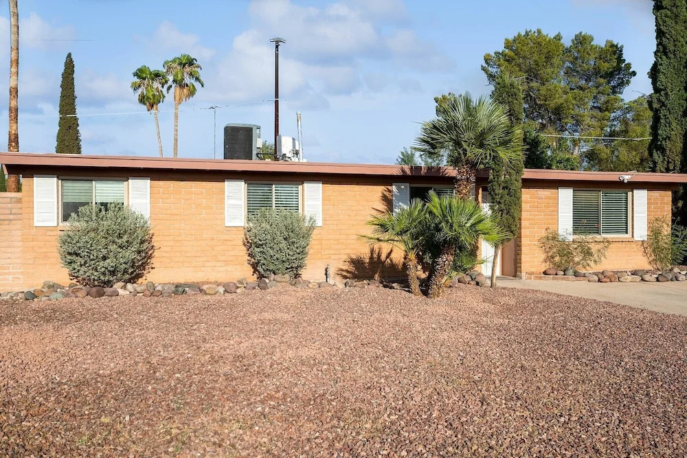 Family-friendly Desert Oasis 5 Bedroom Home by RedAwning