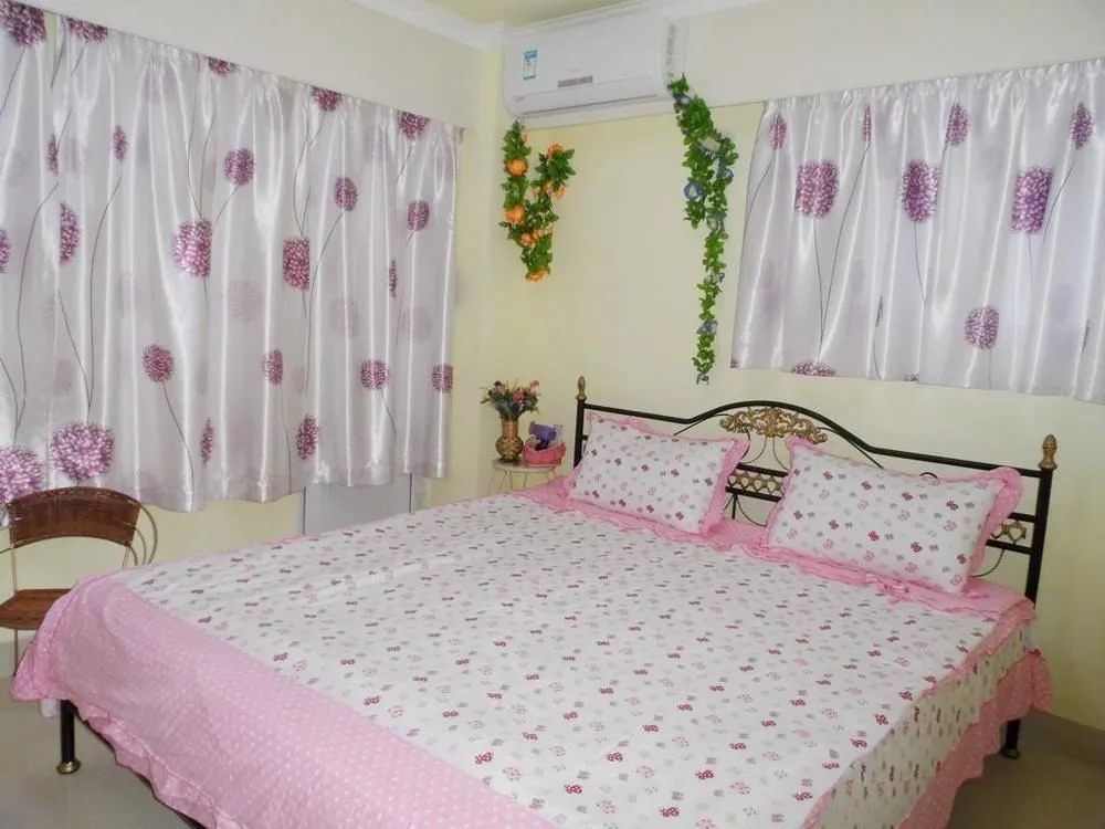 Romantic Huayuan Inn
