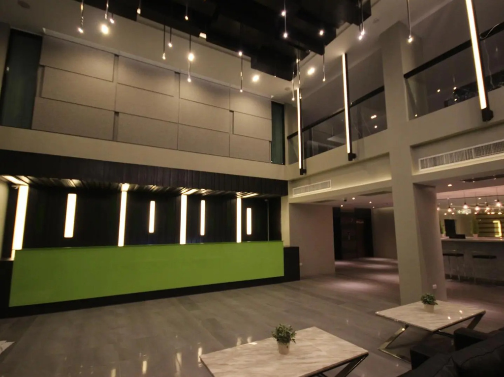 Season Five Hotel