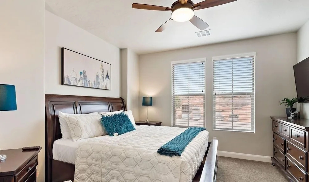 Spacious Villa 5 minutes to Lake State park by Redawning