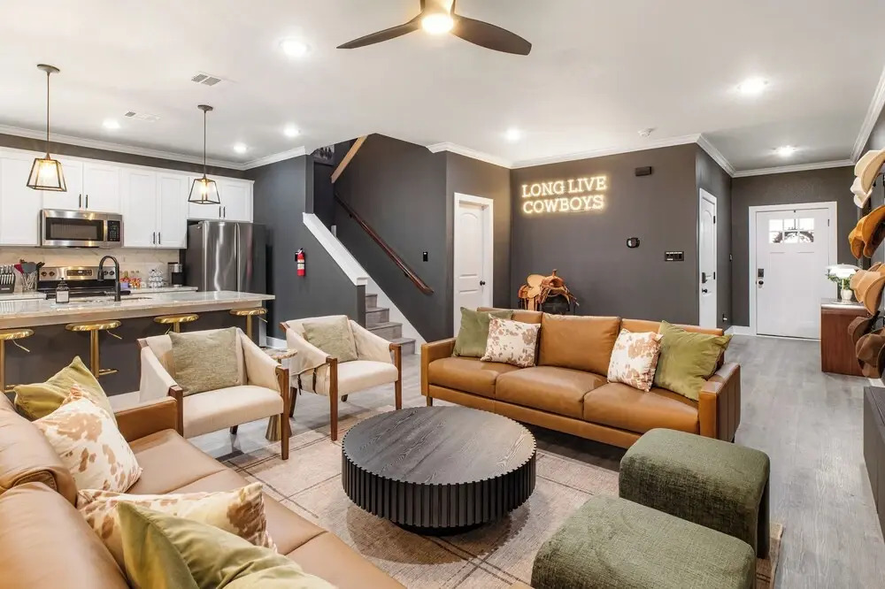 Modern 4BR Ensuite Townhome Near Texas A&M
