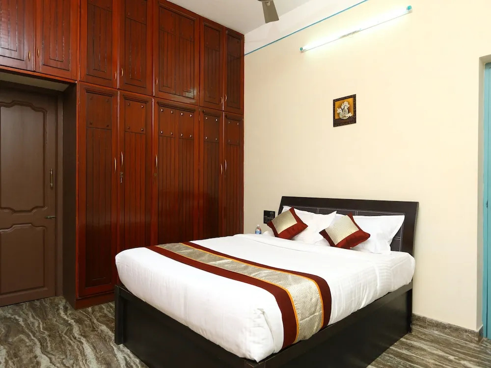 OYO 17062 Home Pleasant 1BHK Lawspet
