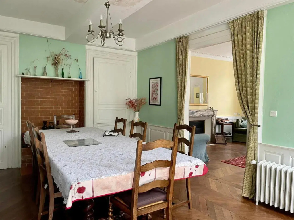 15 Place Voltaire