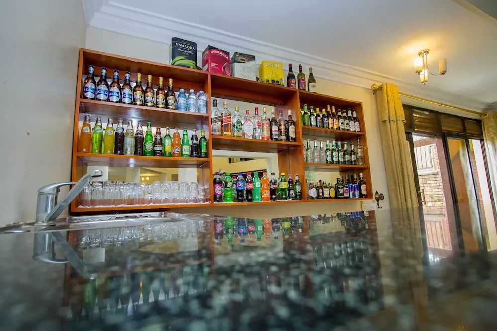 Crown Suites Hotel