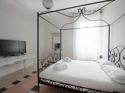 Bacone Halldis Apartments