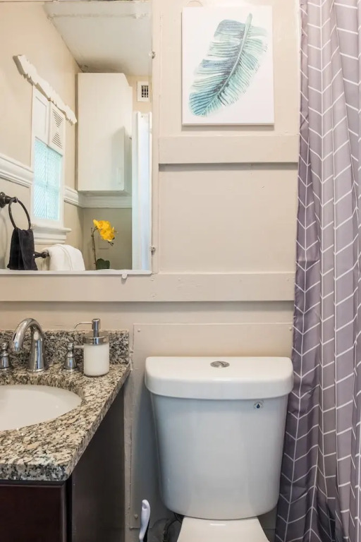 1 BR with Parking next to Bay and Shopping by Frontdesk