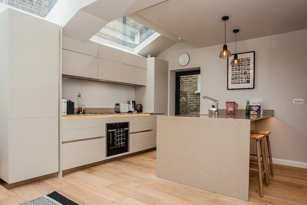 Stunning 2 Bedroom Apartment With Patio
