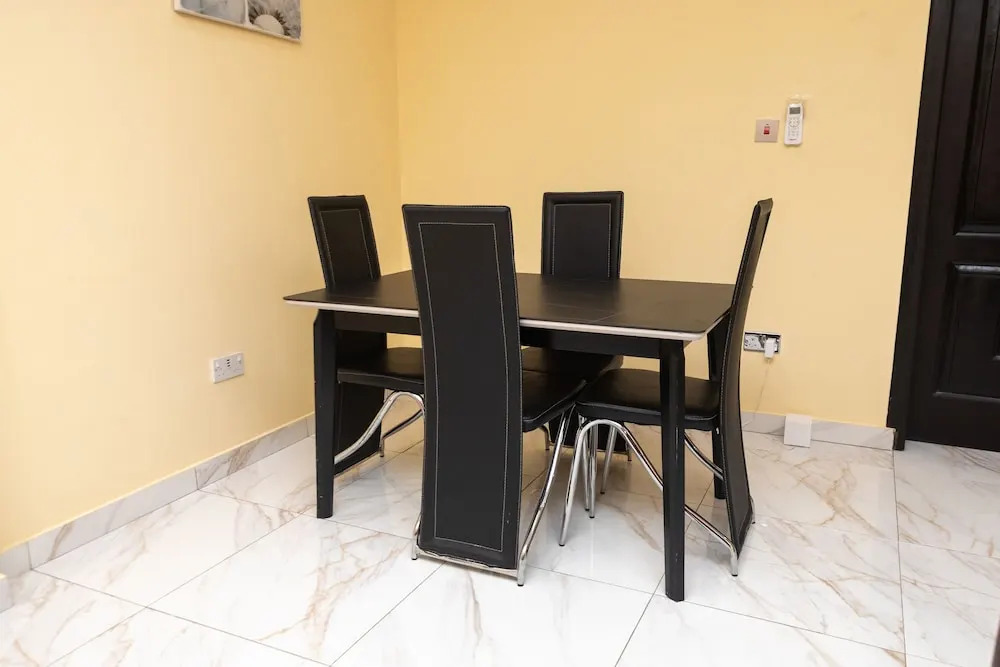 2 Bed Apartment - Parking, Wifi, Aircon
