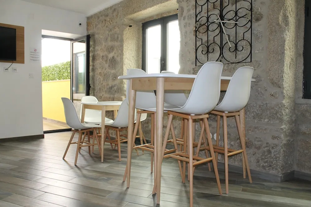 ALOJAMENTO GIRASSOL - Guest House - Quarto com casa de banho privativa