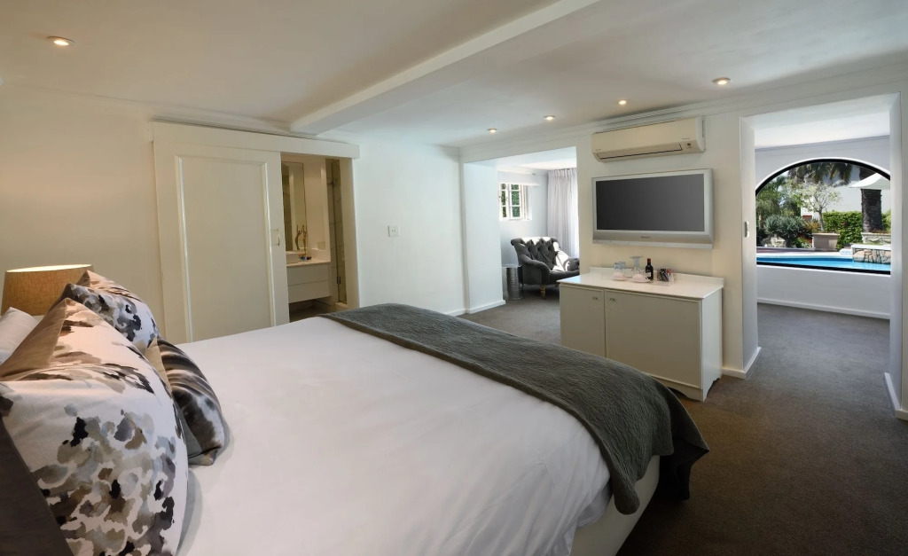 The Clarendon - Fresnaye