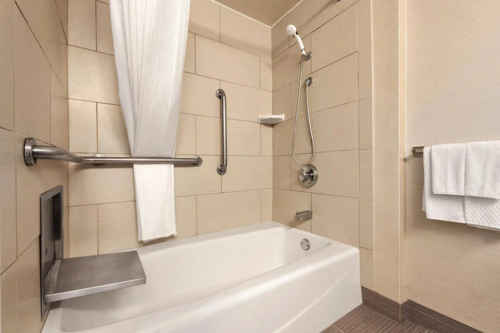 DoubleTree by Hilton Milwaukee/Brookfield