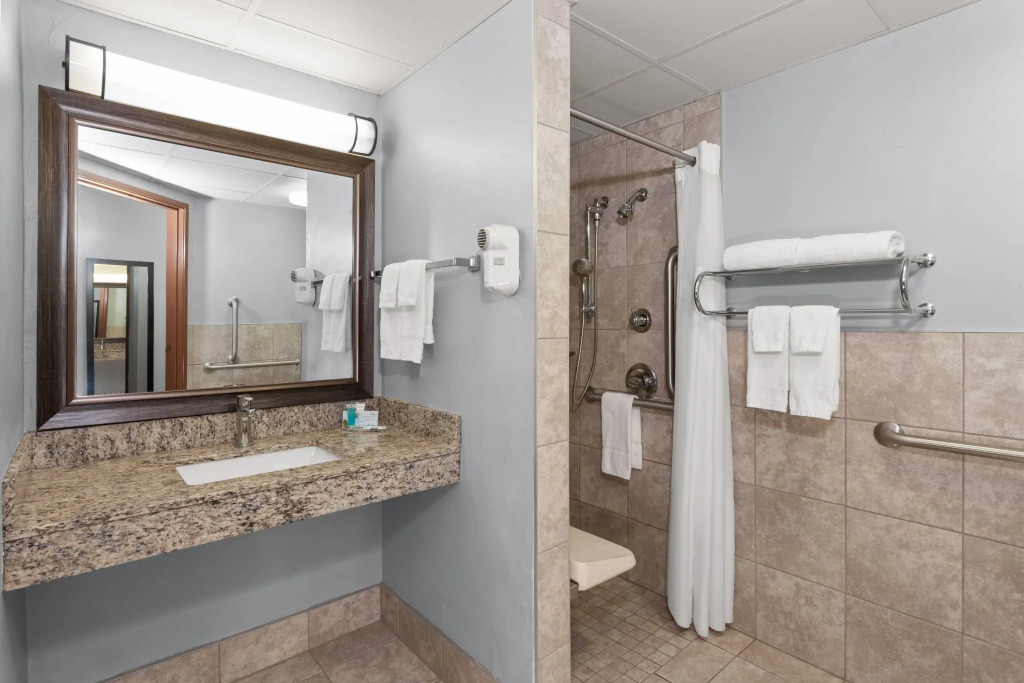 AmericInn by Wyndham Green Bay West