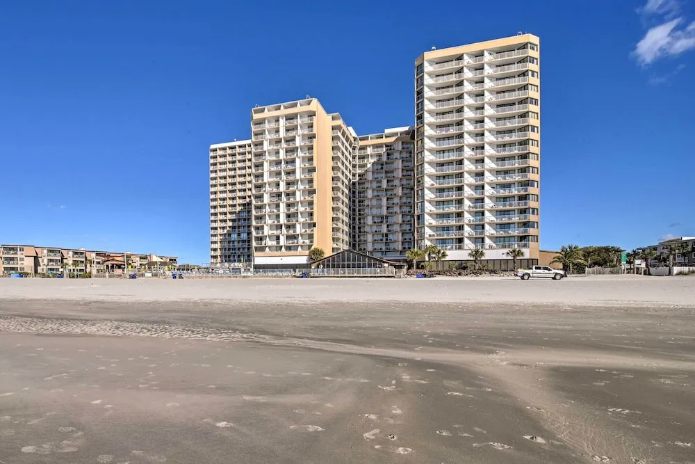 Condo w/ Beach Access & Community Amenities!