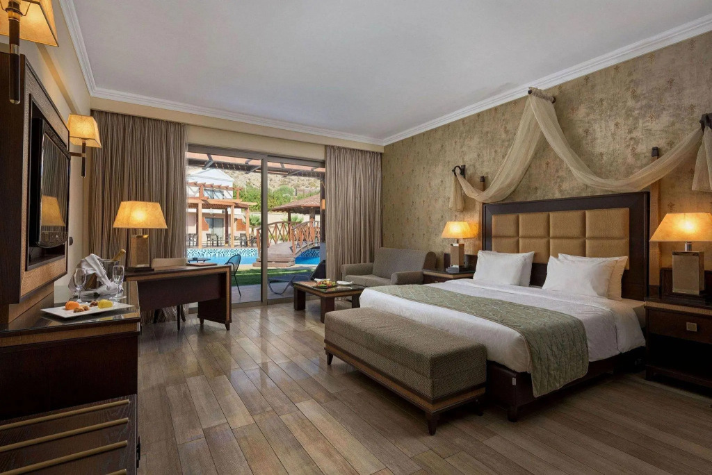 La Marquise Luxury Resort Complex