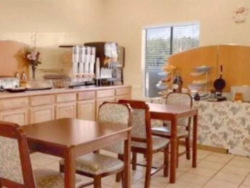 Deerfield Inn & Suites