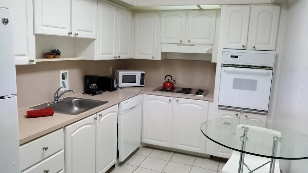 3801 Hollywood - 2Z - 1 Br Apts