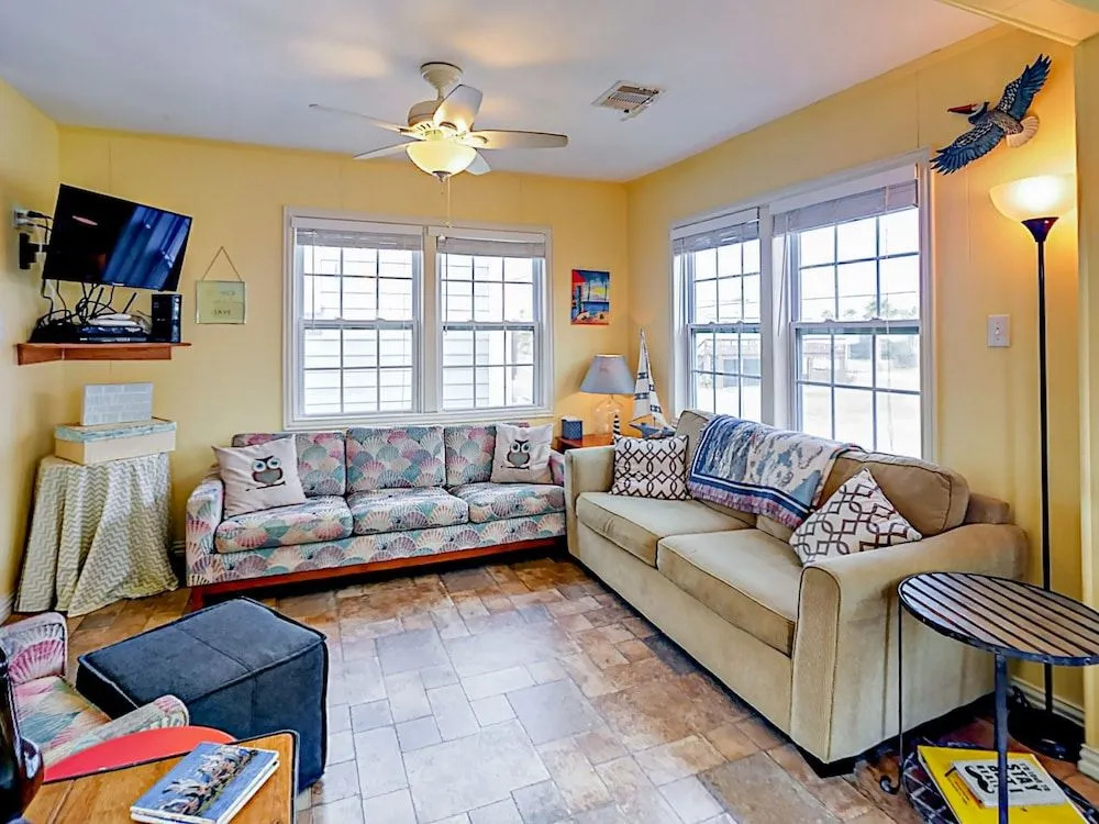 4121 Las Palmas Street Home by RedAwning