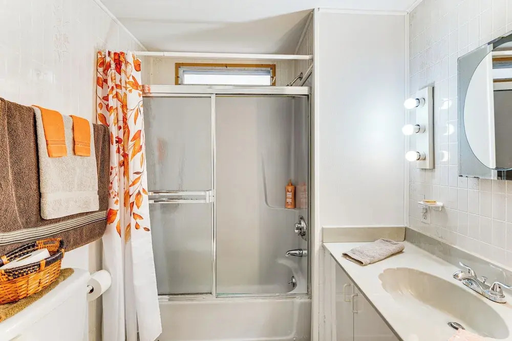 Pool Access! Couples Haven 4 Mi to Dtwn Fort Myers