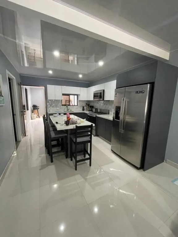 3 bed 2 Bath 15 min From Airport