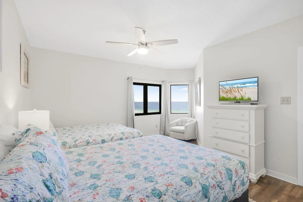 Four Seasons 502-e Fishing Pier Newly Remodeled 3 Bedrooms