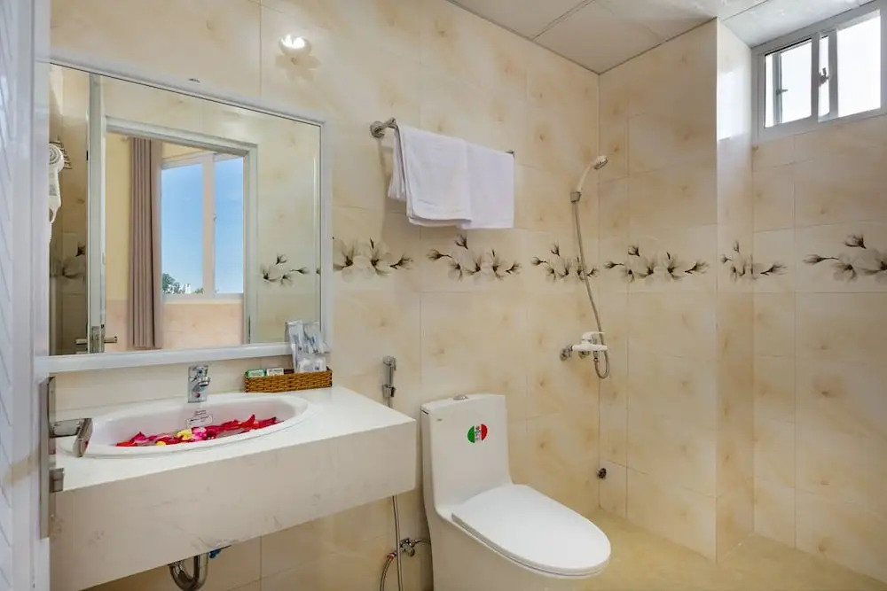 OYO 343 Phu Quynh Hotel
