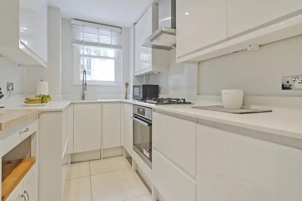 Large 2 Bedroom Kensington Garden Flat
