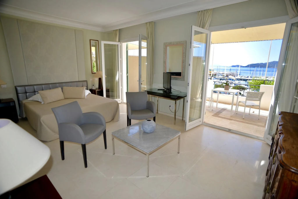 Auberge De La Calanque