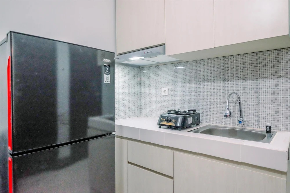 Well Furnished And Comfy 2Br At Royal Heights Apartment
