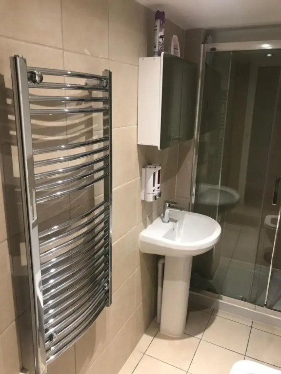 Entire Two Bedrooms Flat with Nice View H2