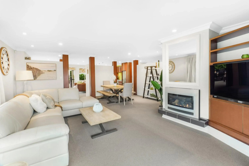 Lake Retreat - Hamilton Holiday Home