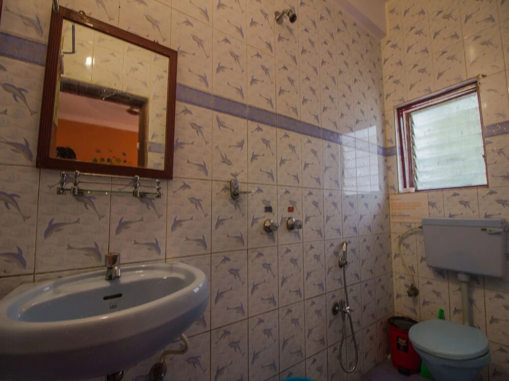 OYO 15697 Home Colorful Studio Candolim Beach