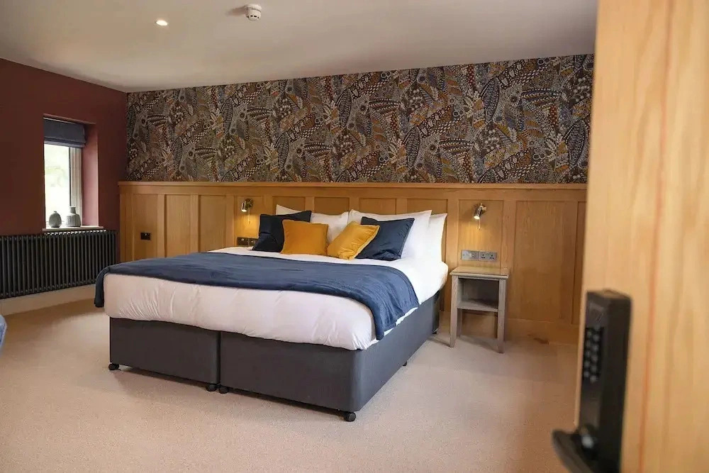 Redstones Hotel