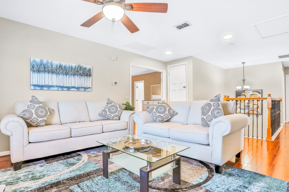 Dog-friendly Home w/ Private Hot Tub, High-speed Wifi, AC, Washer/dryer & Patio