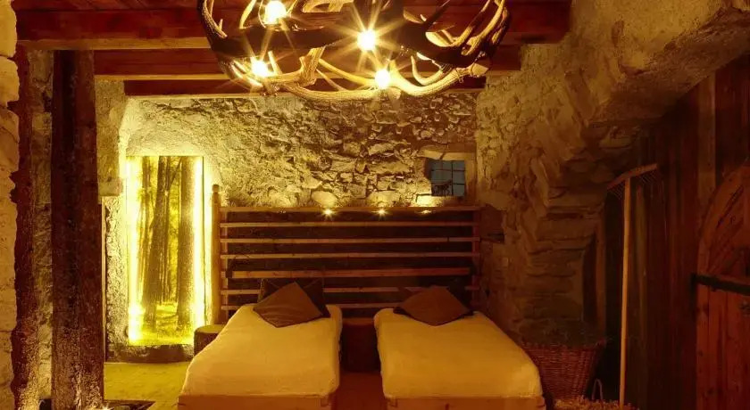 Ansitz Gurtenhof bei Meran, Apartments, Bett und bike Betrieb, eingezäunter Garten, Sauna, Eintritt ins Schwimmbad und Südtirol Pass