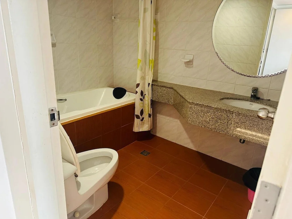 Omni Tower Nana Bangkok - Serviced Apartment on Sukhumvit Soi 4