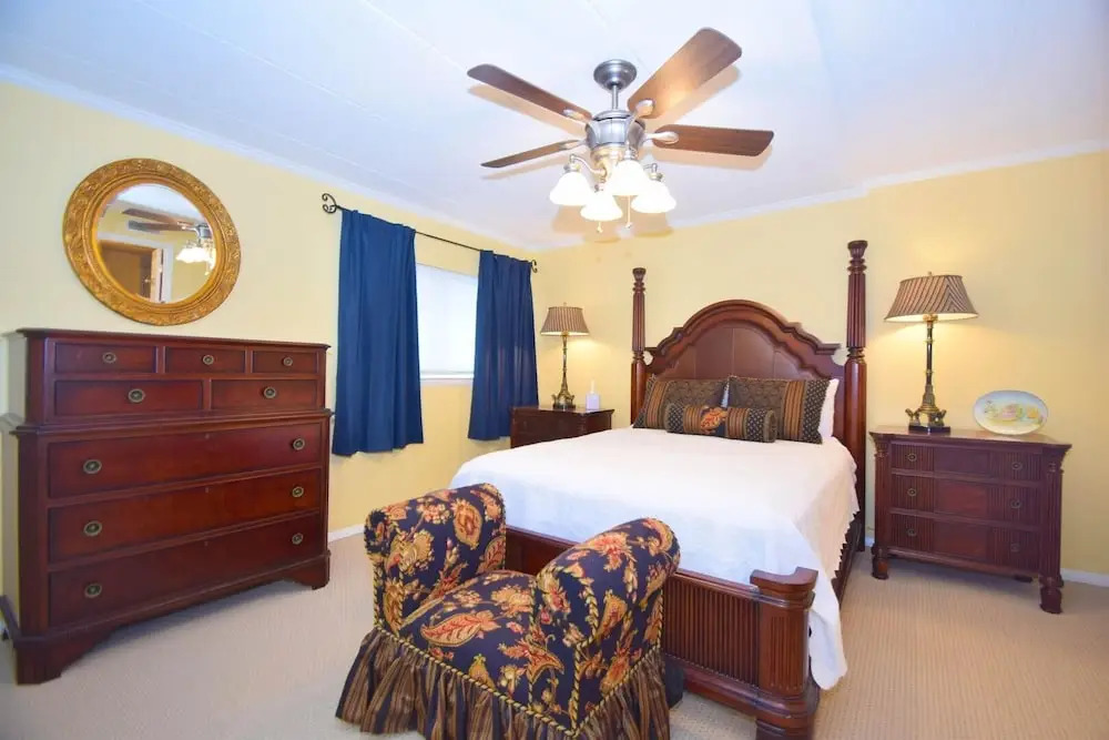 Harbour Island 304k 2 Bedroom Condo by RedAwning