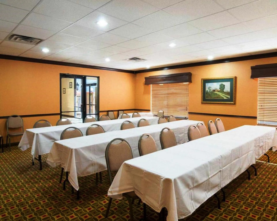 Quality Suites Houston IAH Airport - Beltway 8