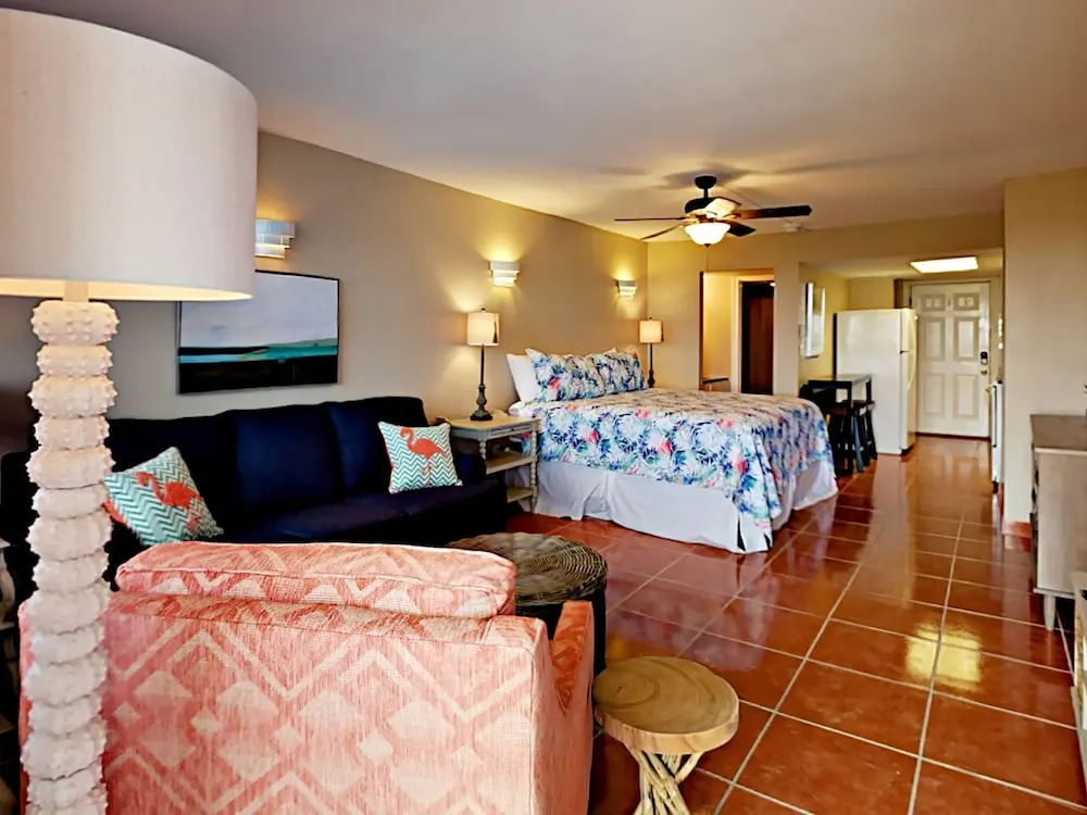 143 Sea Breeze 1 Bedroom 1 Bathroom Condo