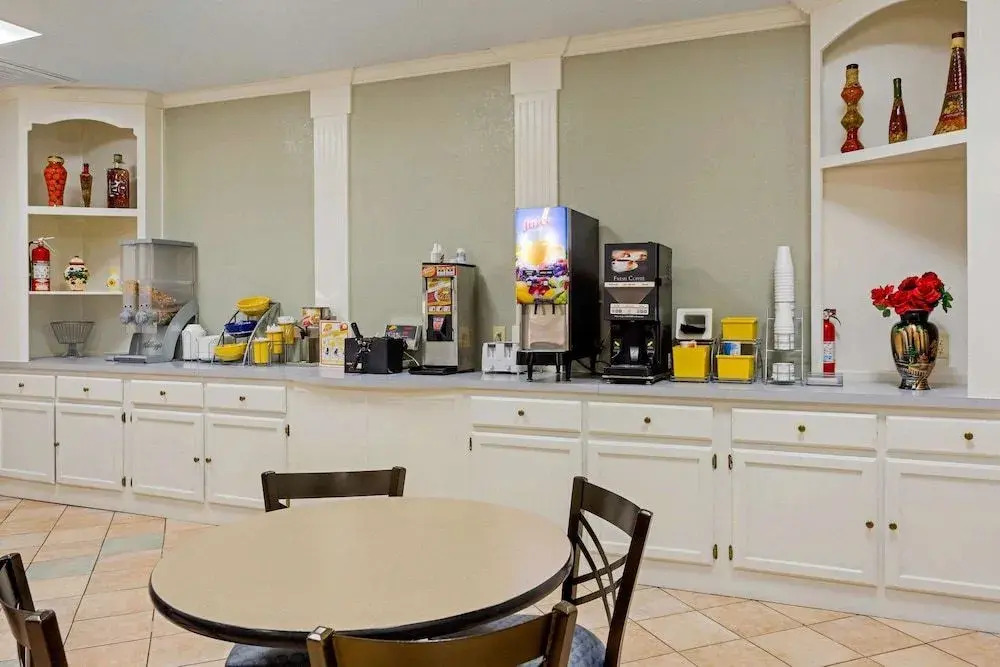 Days Inn Suites Manchester Tn