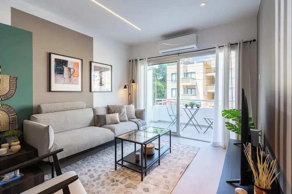 Thálassa 2-BR Apt. & Balcony in Larnaca