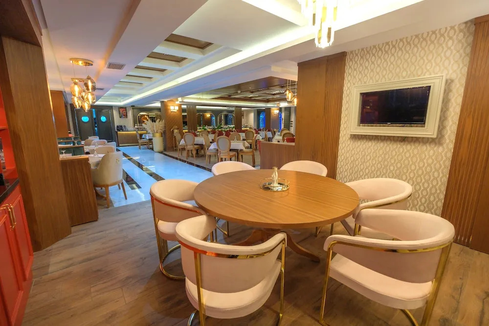 Отель Elysium Deluxe Suites