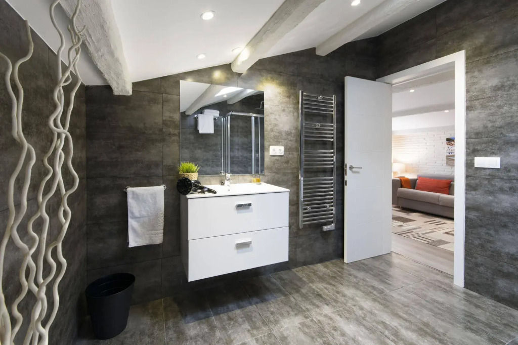 Eixample Building Apartments by Mercedes Heritage