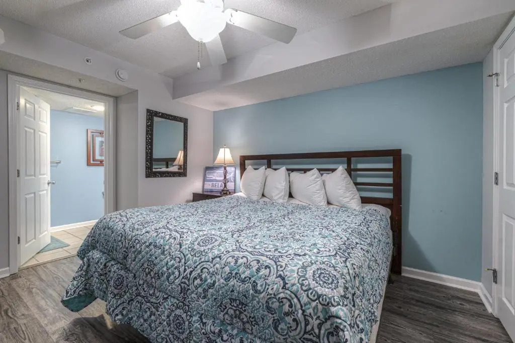 Yacht Club Villas #1-703